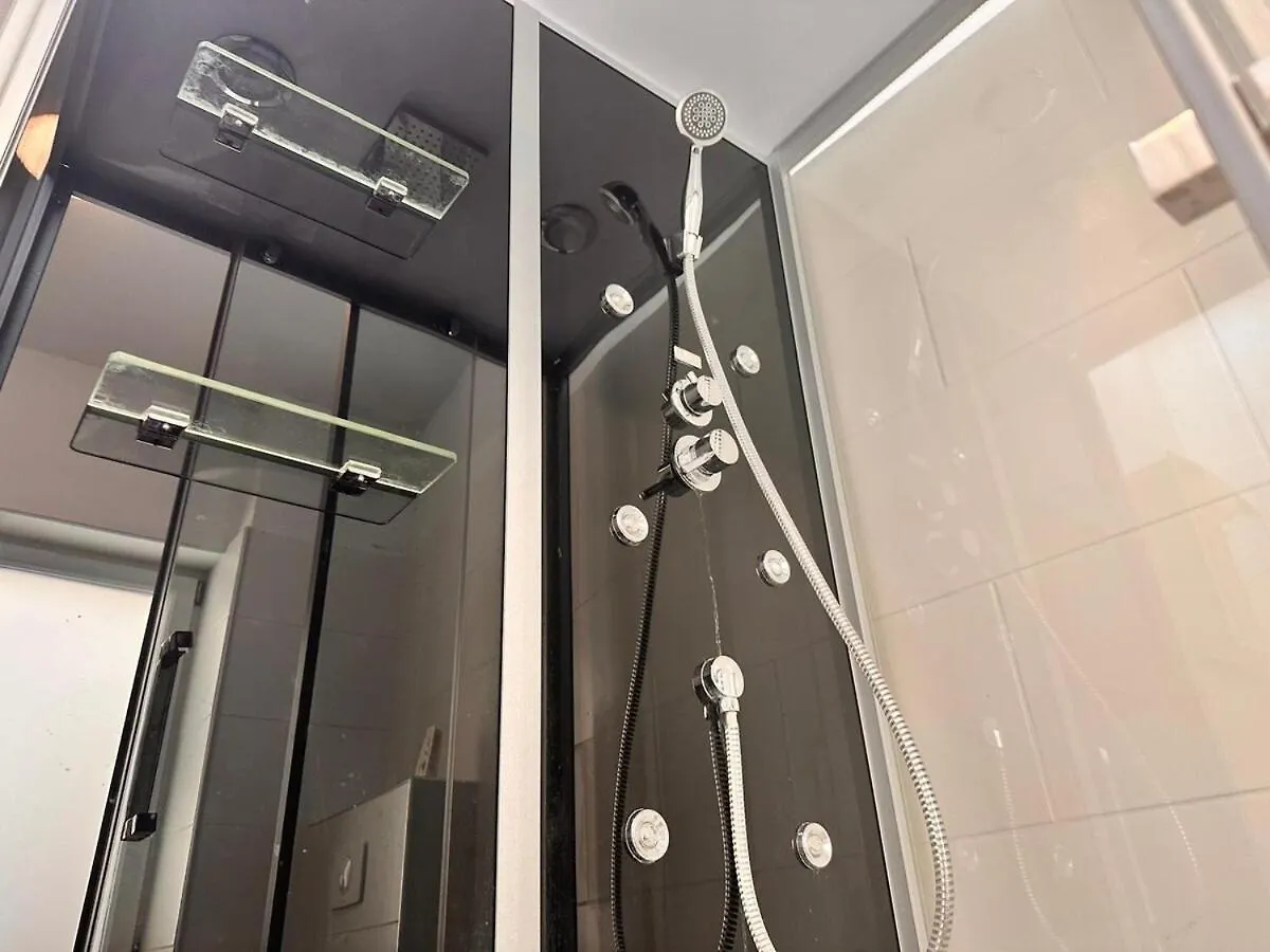Full Premium City Villa - 2 Bedrooms For 5 People - Near Metro Vienna 0*,