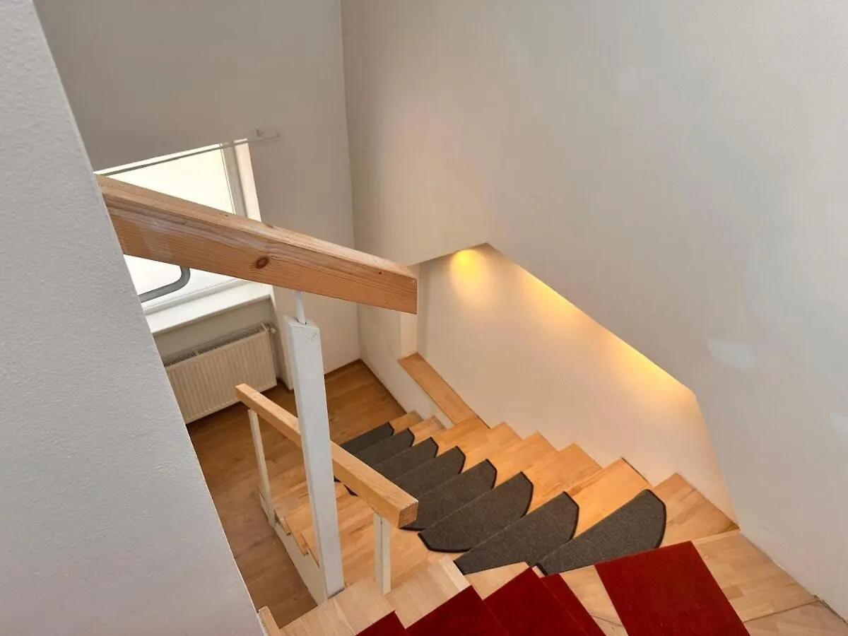 Full Premium City Villa - 2 Bedrooms For 5 People - Near Metro Wien 0*,  Østrig