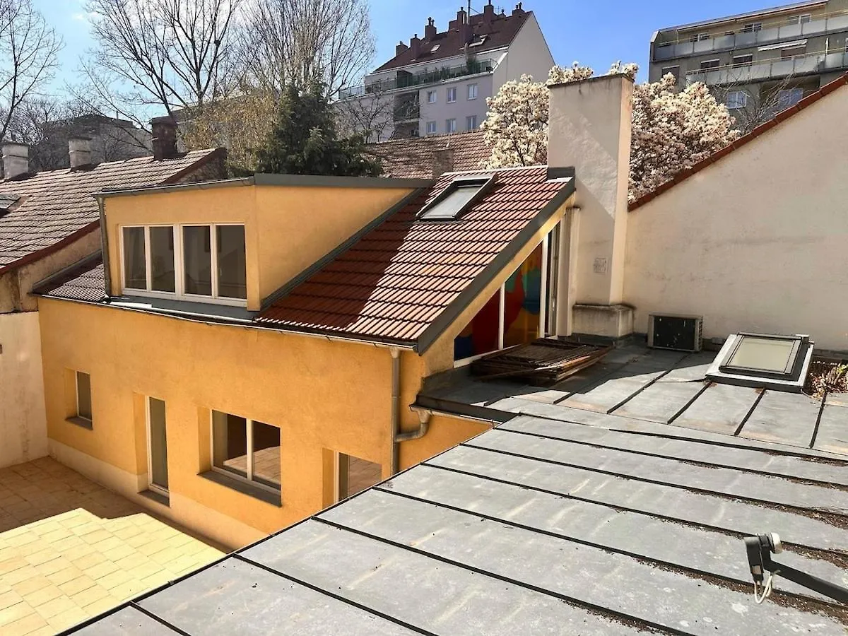 Full Premium City Villa - 2 Bedrooms For 5 People - Near Metro Vienna