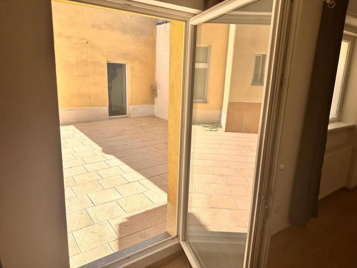 Full Premium City Villa - 2 Bedrooms For 5 People - Near Metro Vienna Holiday home