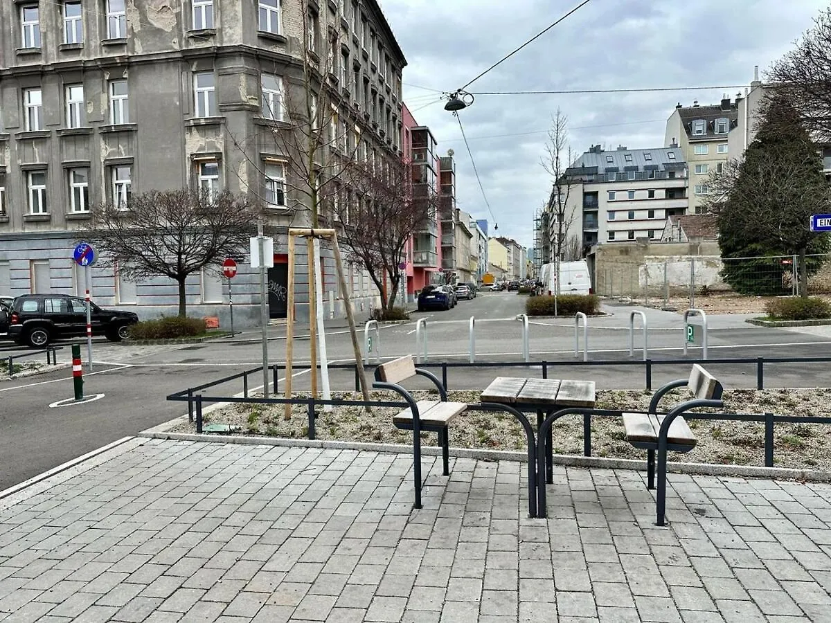 Full Premium City Villa - 2 Bedrooms For 5 People - Near Metro Vienna